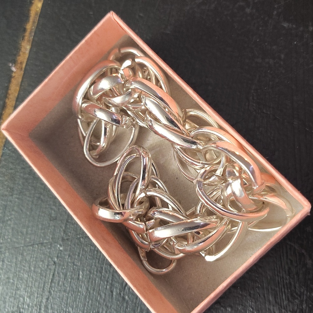 Elegant Silver Chain Bracelet - Picture 10 of 12